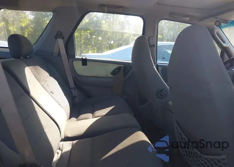 2001 Ford Escape Xlt из США, поврежденный, VIN 1FMYU04181KC63882